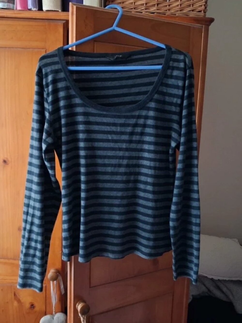 ladies top.